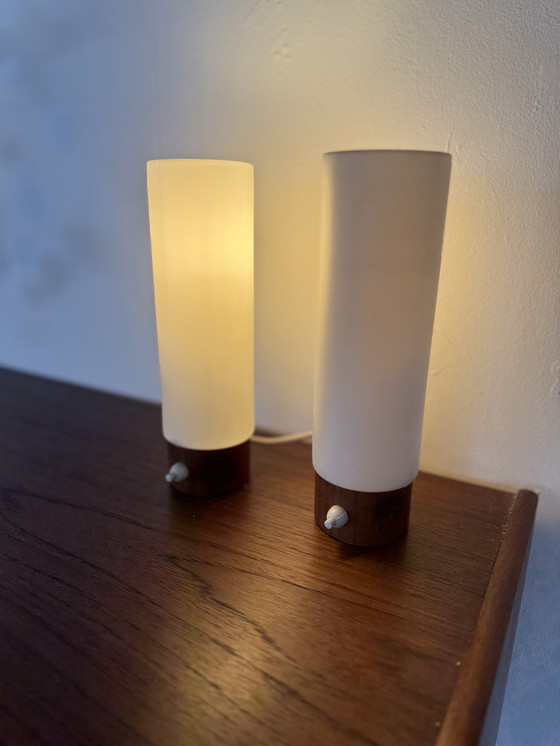 Image 1 of 2x vintage teak & plexiglas bedlampjes ‘60
