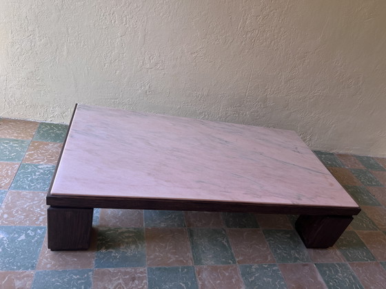 Image 1 of Salon Tafel Brutalismus Zartrosa Marmor Walnussfarbenes Holz