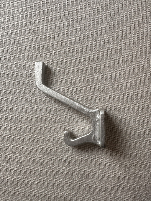 Crochet en aluminium de type 1 - BOLTS Hardware Store (Japan)