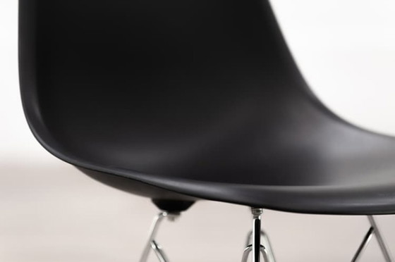 Image 1 of Silla Vitra Eames Plastic Chair Dsr Club