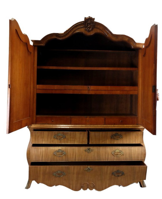 Image 1 of Cabinet de style Louis XV, milieu du XVIIIe siècle.