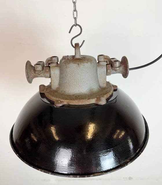 Image 1 of Industriële kooilamp van zwart emaille en gietijzer, jaren 60