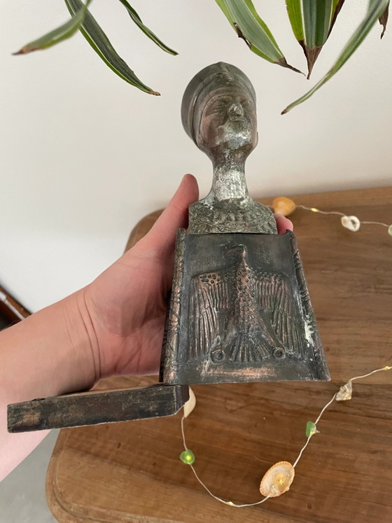 Ancient Nefertiti Bust – Sculpture, Bronze, Wood (photo 3 of 5)