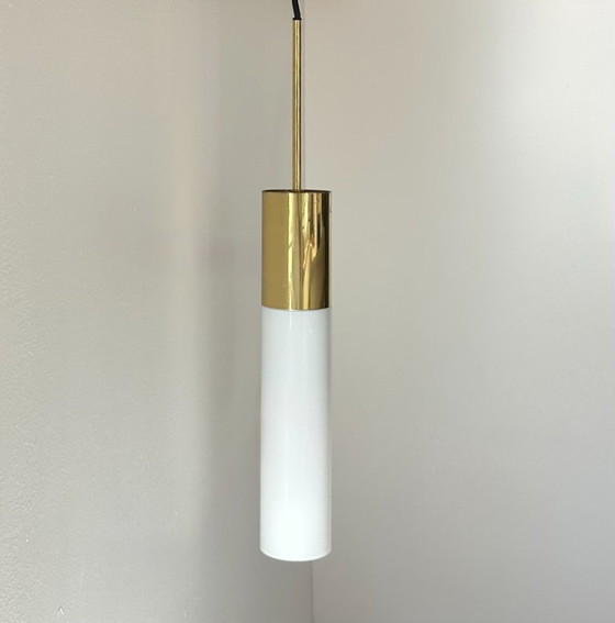 Image 1 of Lampada a sospensione d'epoca in ottone e opalina, Limburg, Germania 1960