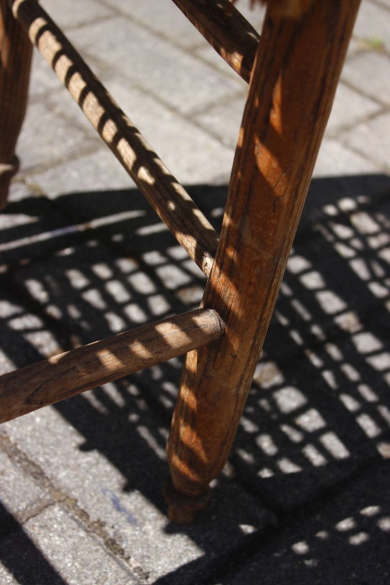 Image 1 of Handwerklich gefertigter Bauernhofstuhl primitives Design Ende 19.