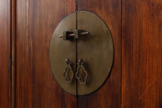 Image 1 of Großer chinesischer Hochzeits- oder Konusschrank aus Holz aus der Qing-Dynastie, 19. Jahrhundert