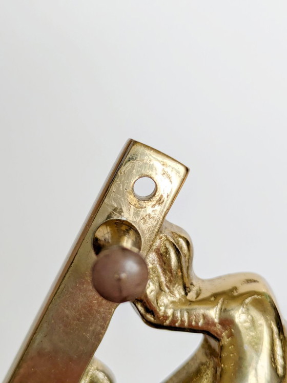 Image 1 of Portachiavi bassotto in ottone vintage, scaffale da parete con ganci del Medioevo