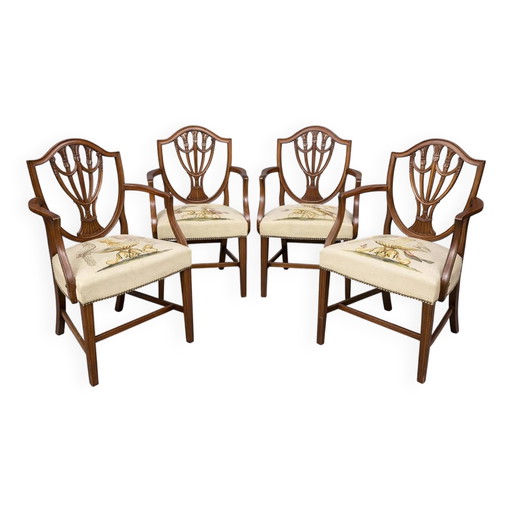 Set of four Sheraton-style armchairs. Solid walnut. – fauteuils