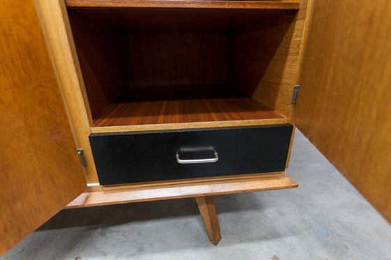 Image 1 of Französischer Kleiderschrank mit geschwungenen Beinen, 3 Türen, 1 Spiegel (27 x 130 cm) und 1 Schublade
