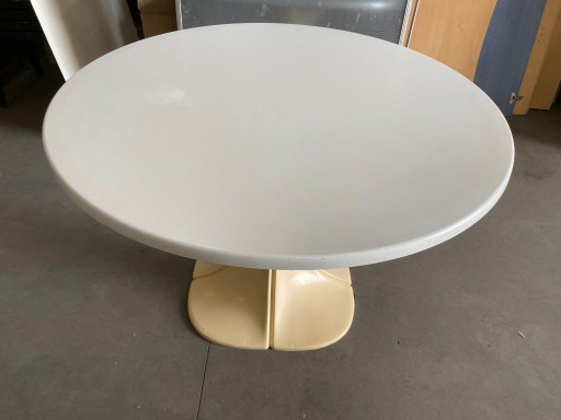 Tulip table plastic Werzalit France