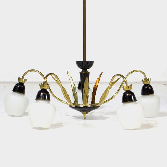 Image 1 of Lampadario vintage in ottone e vetro opalino, anni '60