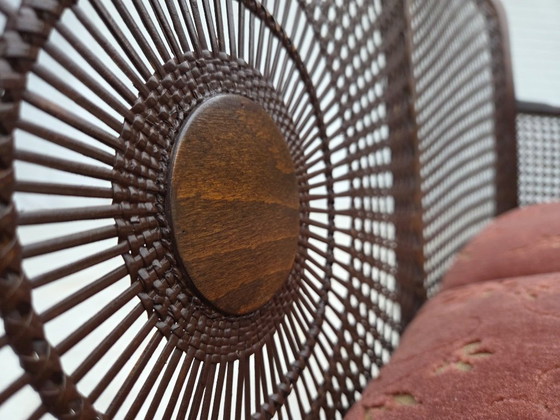 Image 1 of Sofá danés de 3 plazas, década de 1950, terciopelo rosa salmón, malla para muebles, madera de haya oscura.