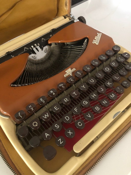 Groma Kolibri Typewriter