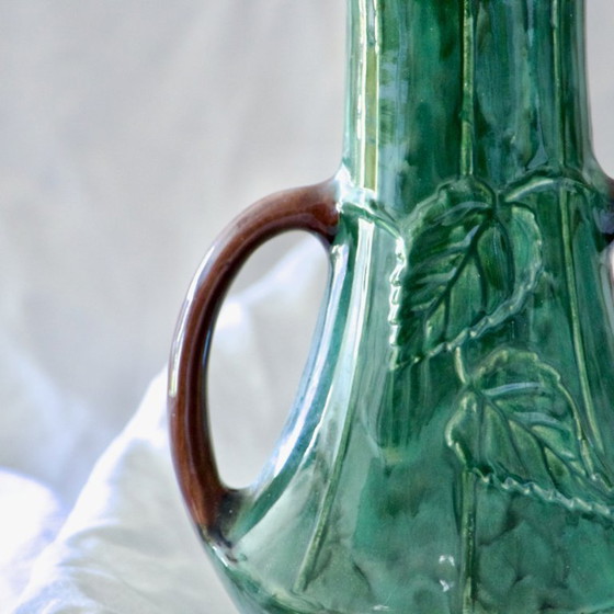 Image 1 of Antieke 19e-eeuwse Art Nouveau-slibvaas met viooltjes