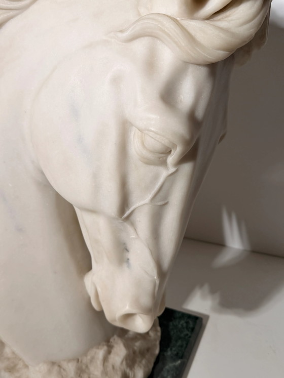Sculpture “Sculpture by Leonardo” – White Horse Head on Green Marble Base (photo 4 of 6)
