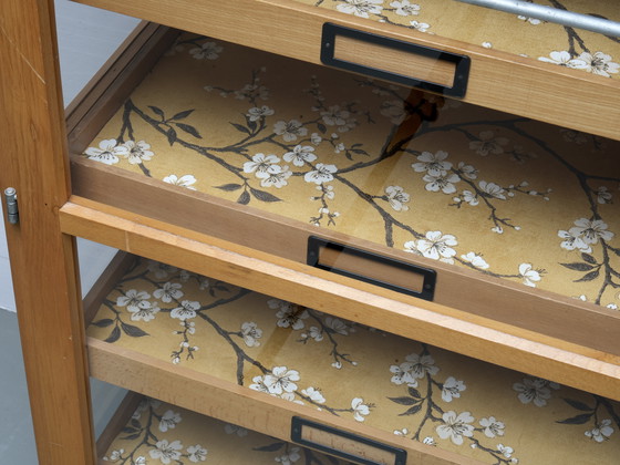 Image 1 of Holzvitrine 1960