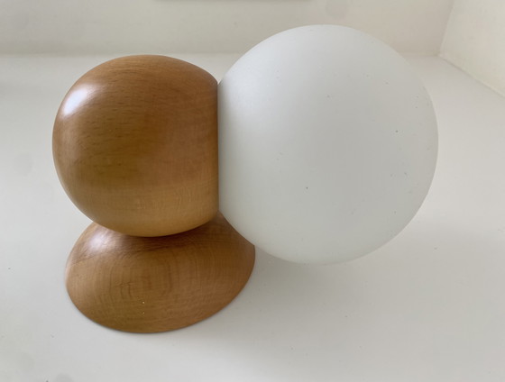 Image 1 of Vintage Scandinavische bollamp – hout & opaline glas – Mid Century stijl