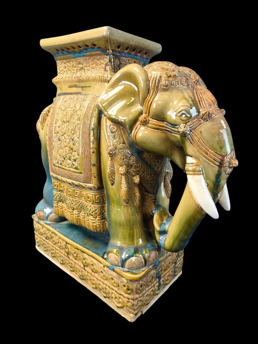 Keramikelefant im XL-Format