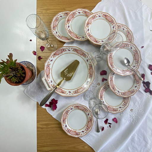 Antique Limoges porcelain dessert service by A. Lanternier & Cie, comprising 10 plates and a cake stand