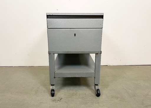 Carrello industriale grigio, anni '60
