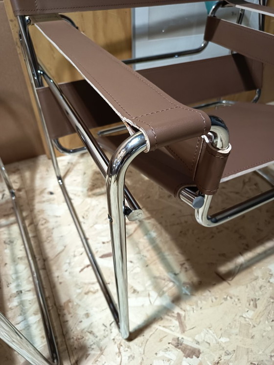 Image 1 of Poltrone Knoll Wassily B3 2 nuove/usate in pelle color noce di Marcel Breuer € 4.400