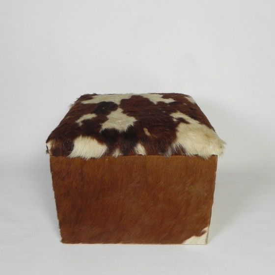Image 1 of Pouf vintage, coffre de rangement recouvert de cuir de vache, Pays-Bas, années 1950