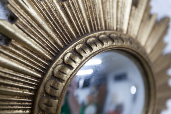 Image 1 of Vintage bolle spiegel uit de jaren 70 met heksenoogmotief en zonnestralenmotief.