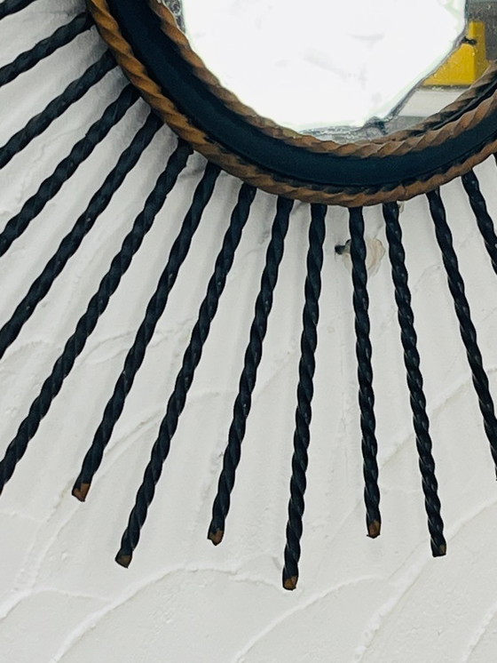 Image 1 of Specchio vintage anni '60 in metallo nero e oro con effetto sole