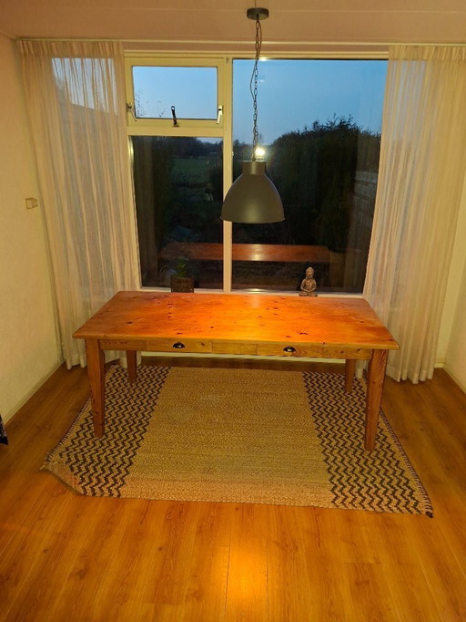 Charmante table de salle à manger de style campagnard 200 x 90 cm