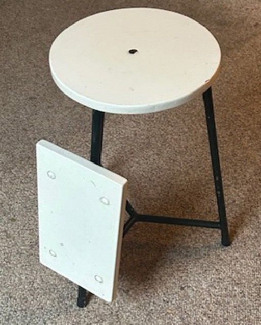 Sgabello dal design industriale vintage