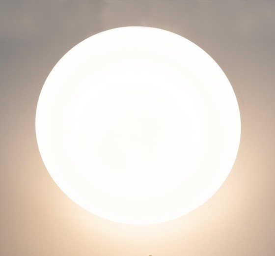 Image 1 of Pareja de apliques italianos de madera y cristal opalino de mediados de siglo, años 60