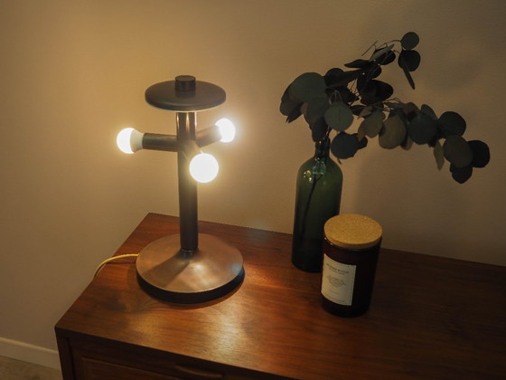 Lampada da scrivania danese degli anni '60 con paralume a forma di lente, base in metallo marrone e (photo 8 of 13)