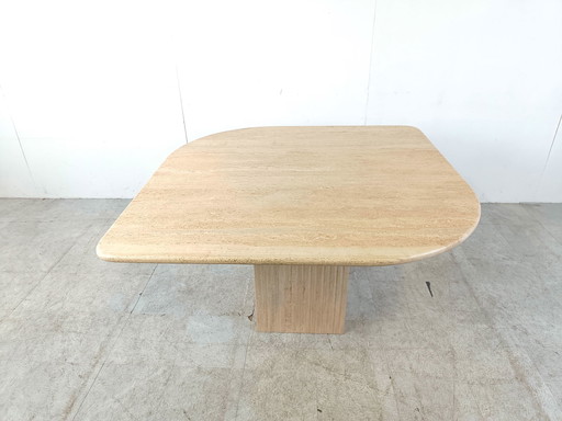 Table de salle à manger vintage en travertin
