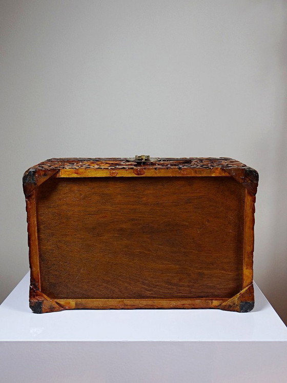 Image 1 of Vintage Aziatische handgesneden houten doos uit de jaren 70-80.