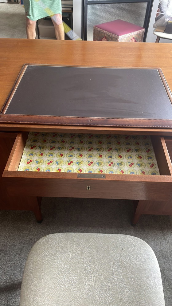 Image 1 of Bureau en teck de style danois moderne du milieu du siècle
