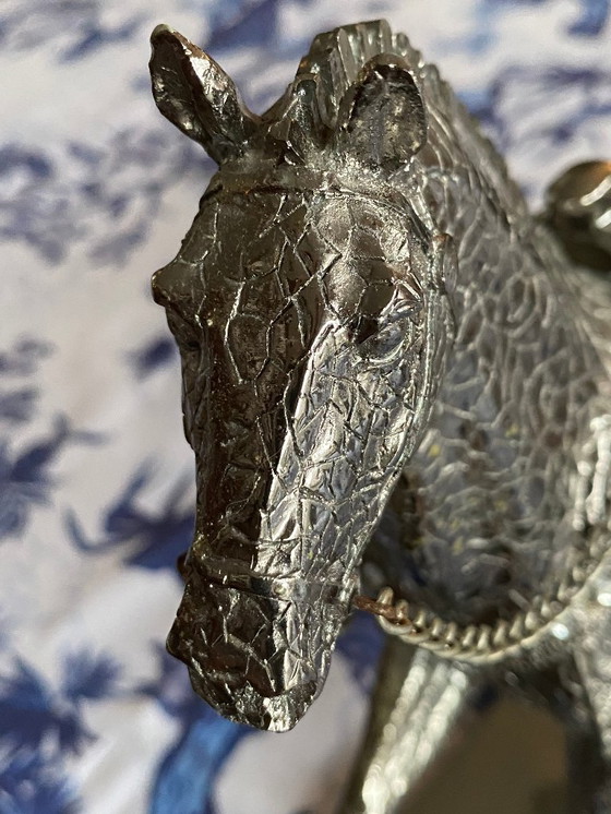Image 1 of Caballo plateado decorativo