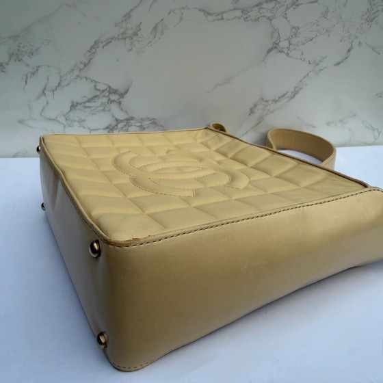 Sac a bandouliere Chanel Chocolate Bar en agneau beige – Sacs a bandouliere, Vintage (photo 6 of 12)