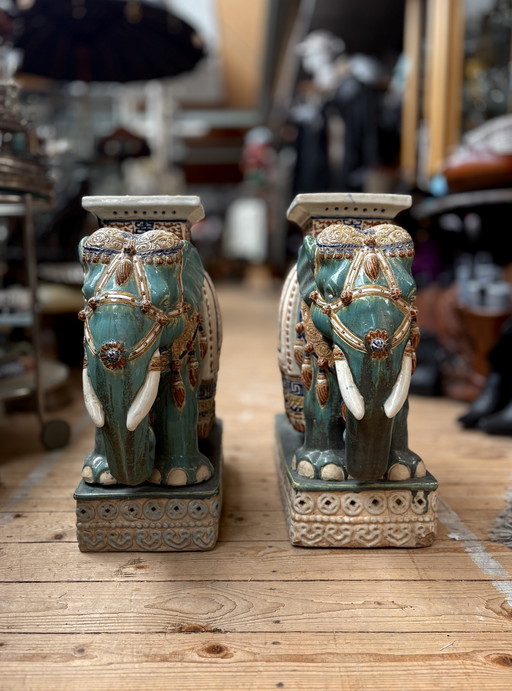 Paar große chinesische glasierte Keramik-Elefanten-Gartenbänke – bijzettafels, Ceramic