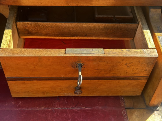 Image 1 of Antieke secretaire met klapdeur van notenhout - periode Lodewijk Philippe