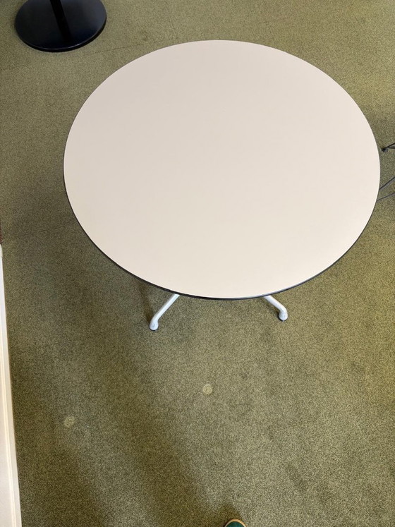 Image 1 of Vitra table, round