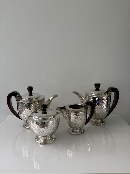 Art Deco Vierdelig Koffie- En Theeservies | 1925-1930 | Gehamerd Verzilverd Metaal