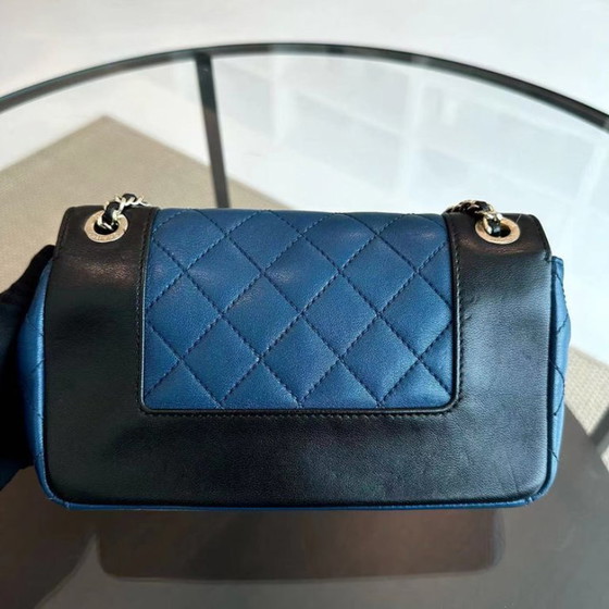 Image 1 of Chanel Seasonal Flap - Mademoiselle Small 23CM Kalfsleer Tweekleurig Zwart Blauw Gouden Hardware Serie 23