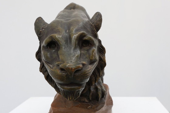 Image 1 of Grande statua in terracotta patinata raffigurante un leone, firmata Richard Aurili (1834–1914), Italia