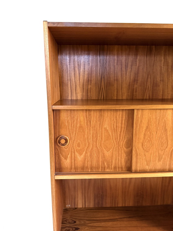 Image 1 of Vintage Deense boekenkast met schuifdeuren ‘60