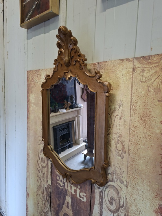 Image 1 of Antiker Barockspiegel, leichte altersbedingte Gebrauchsspuren, Maße 60 cm breit und 98 cm hoch.