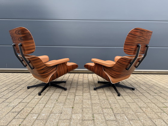 Image 1 of 2 poltrone lounge Vitra Eames XL originali con poggiapiedi, in pregiata pelle color cognac e palissandro Santos, NUOVE!!