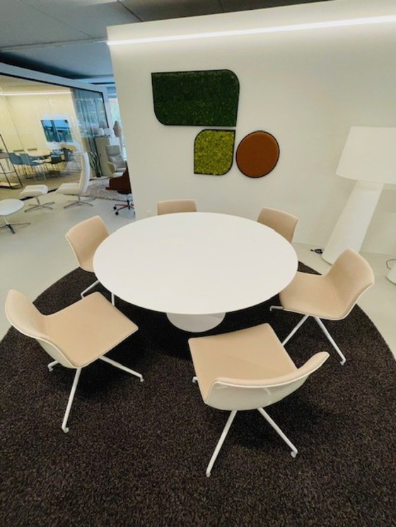 Image 1 of Mesa Dizzie con 6 sillas Catifa - marca Arper