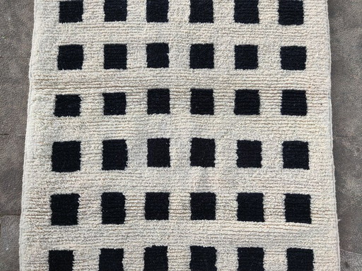 Beni Ourain handwoven hallway rug, traditional craftsmanship, size 140/260 cm