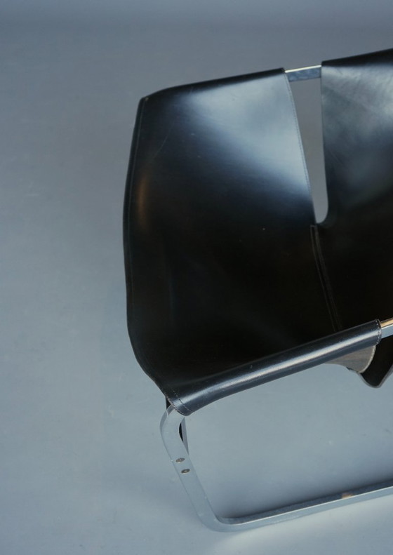 Image 1 of Loungefauteuil model F444 met zwarte lederen zitting, ontworpen door Pierre Paulin voor Artifort, jaren 70.
