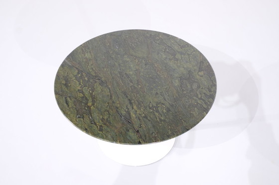 Image 1 of Table basse " Tulip " en marbre par Eero Saarinen pour Knoll, USA.
